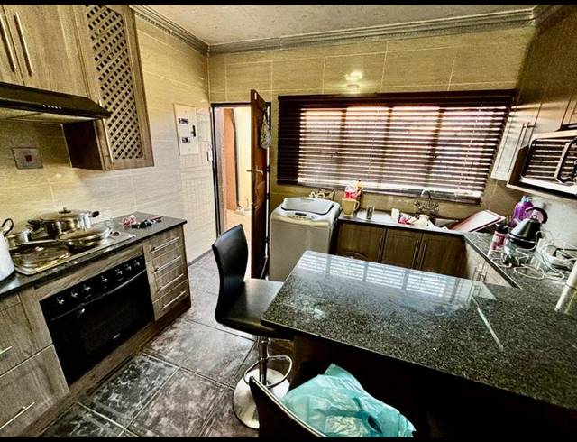 3 BEDROOM HOUSE FOR SALE IN VANDERBIJLPARK CW 2